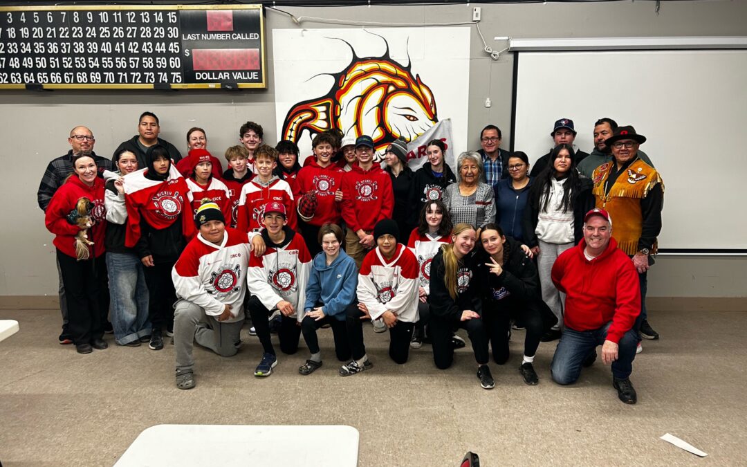 Jouer ensemble, apprendre les uns des autres : Un échange Hockey Cares entre Oakville, ON et la Première Nation de Constance Lake, ON